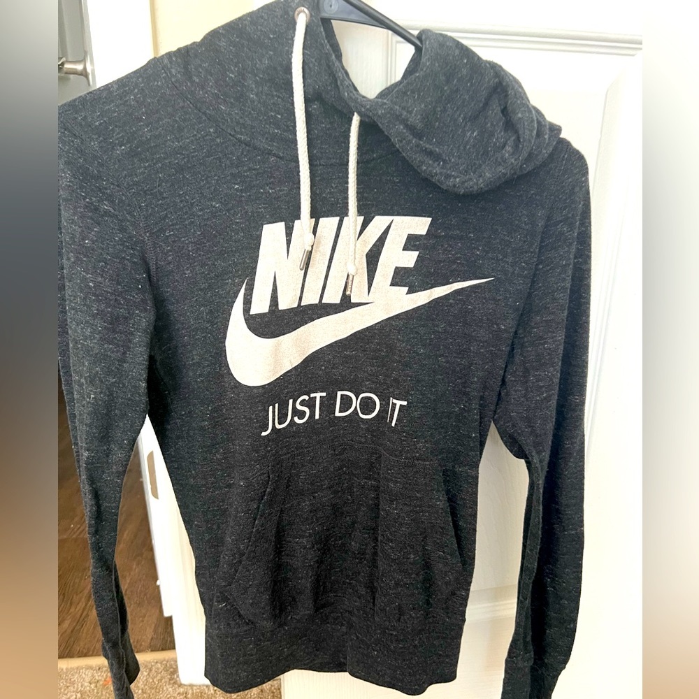 Dark Gray Nike Sweatshirt. Hardly ever worn. Lightweight Material.